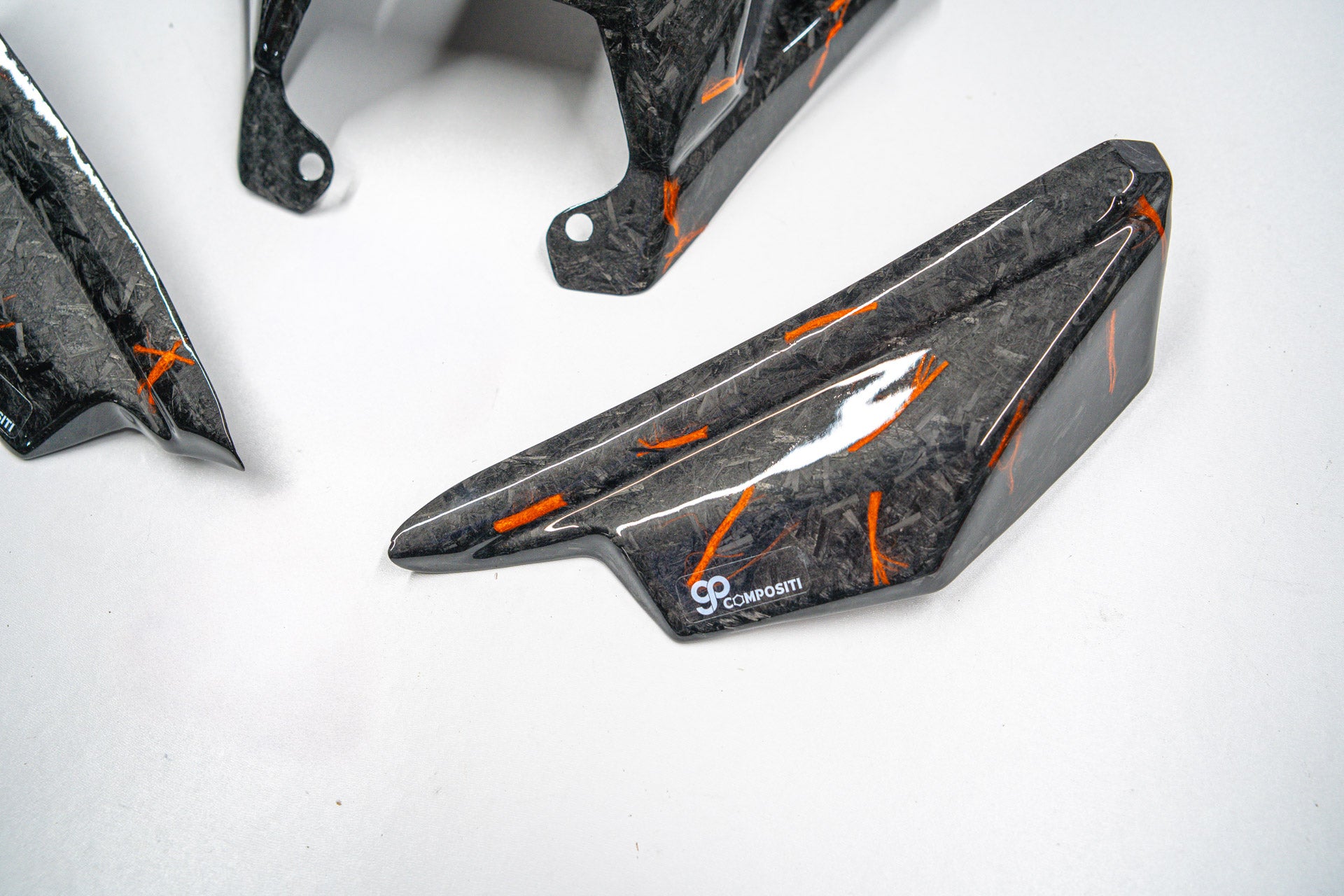 Forged carbon|Rosso